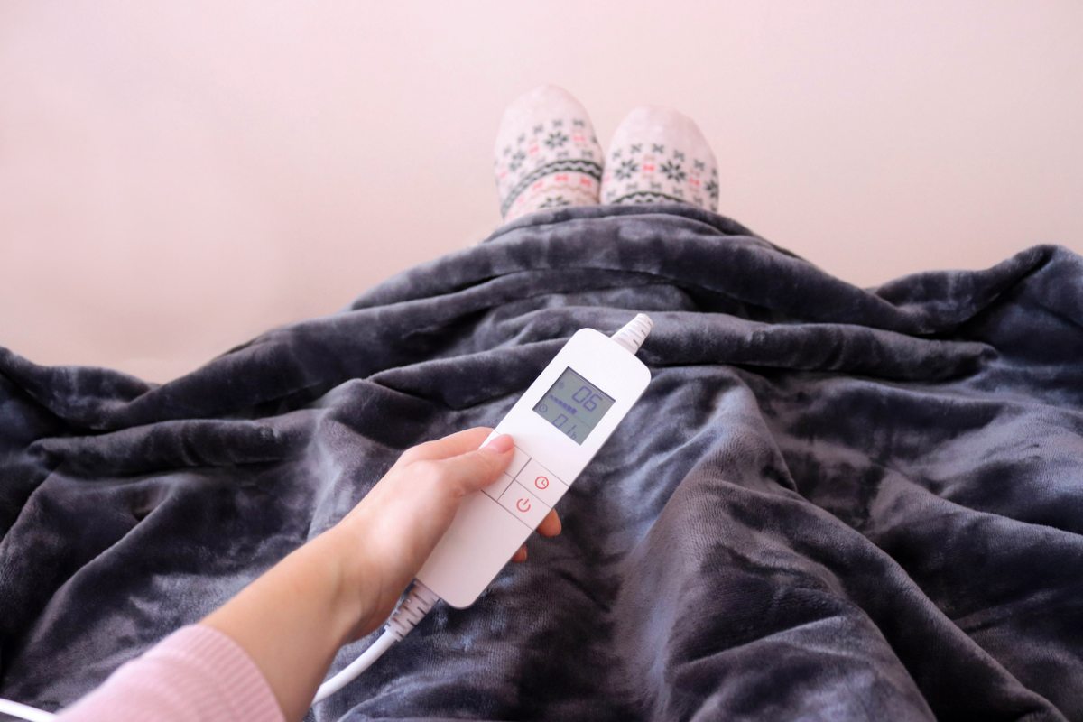 beste-elektrische-deken-voor-op-de-bank